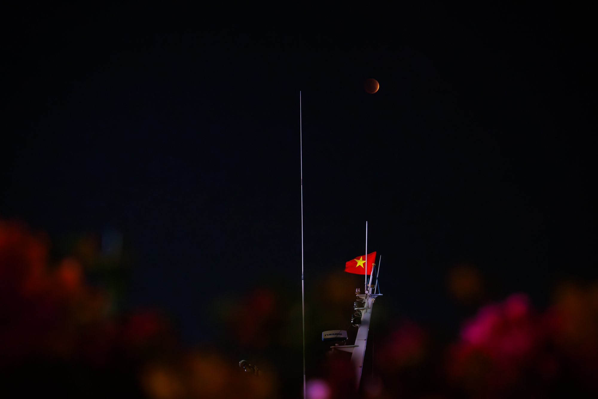 To&agrave;n cảnh "trăng m&aacute;u" tại TP.HCM tối ng&agrave;y 3/3- Ảnh 1.