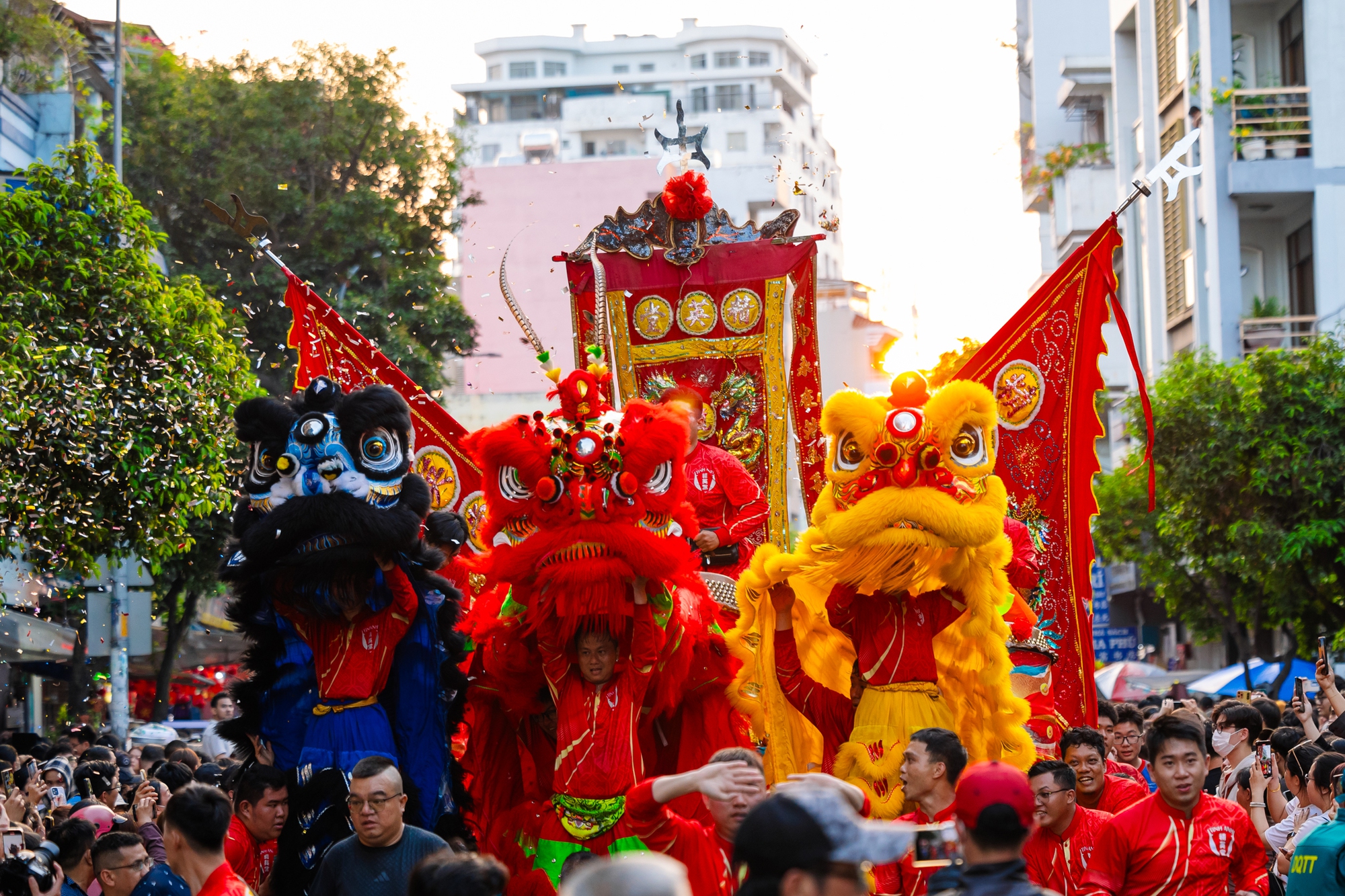 Cảnh tượng lạ ở Chợ Lớn dịp Tết Nguy&ecirc;n Ti&ecirc;u- Ảnh 3.