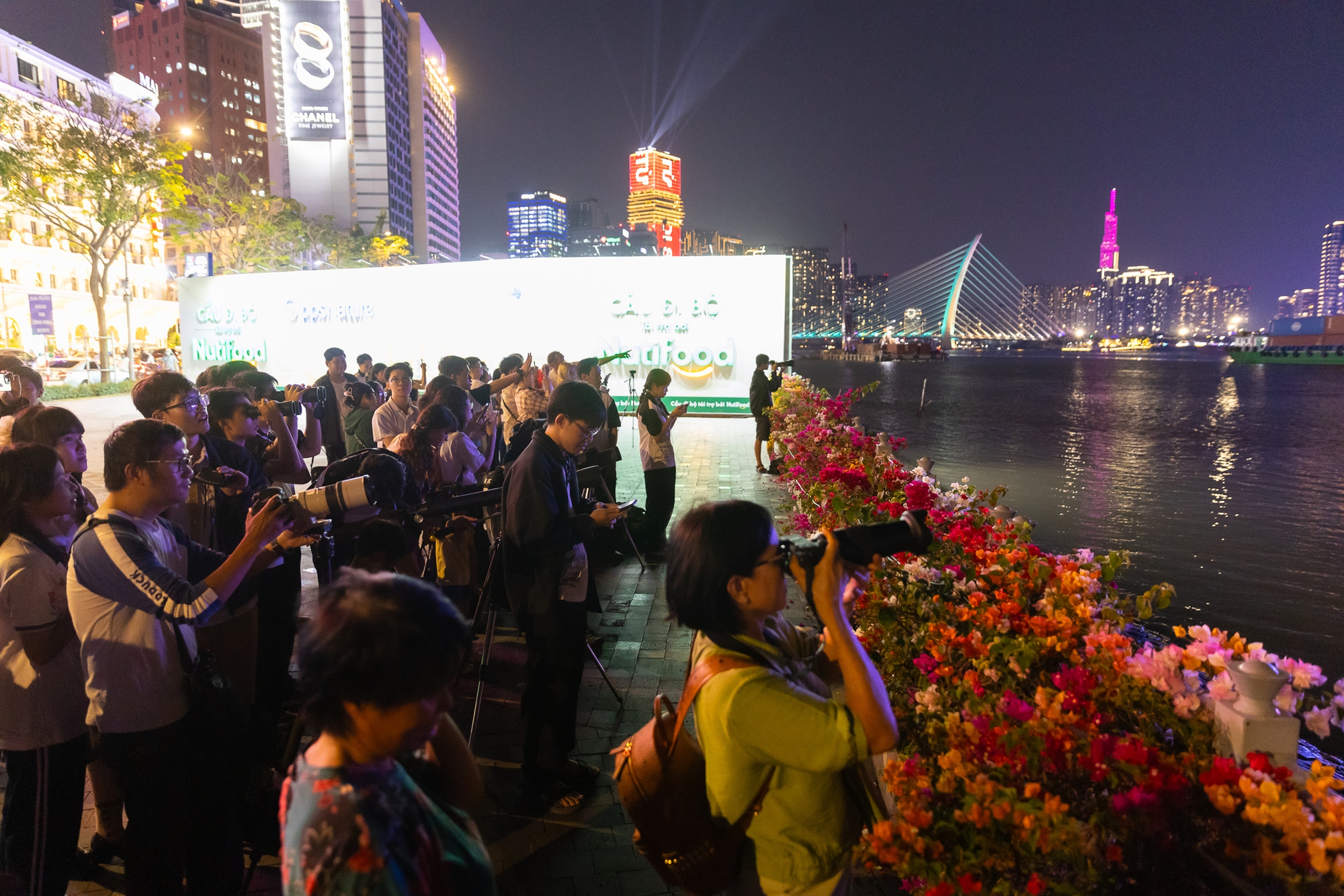 To&agrave;n cảnh "trăng m&aacute;u" tại TP.HCM tối ng&agrave;y 3/3- Ảnh 6.