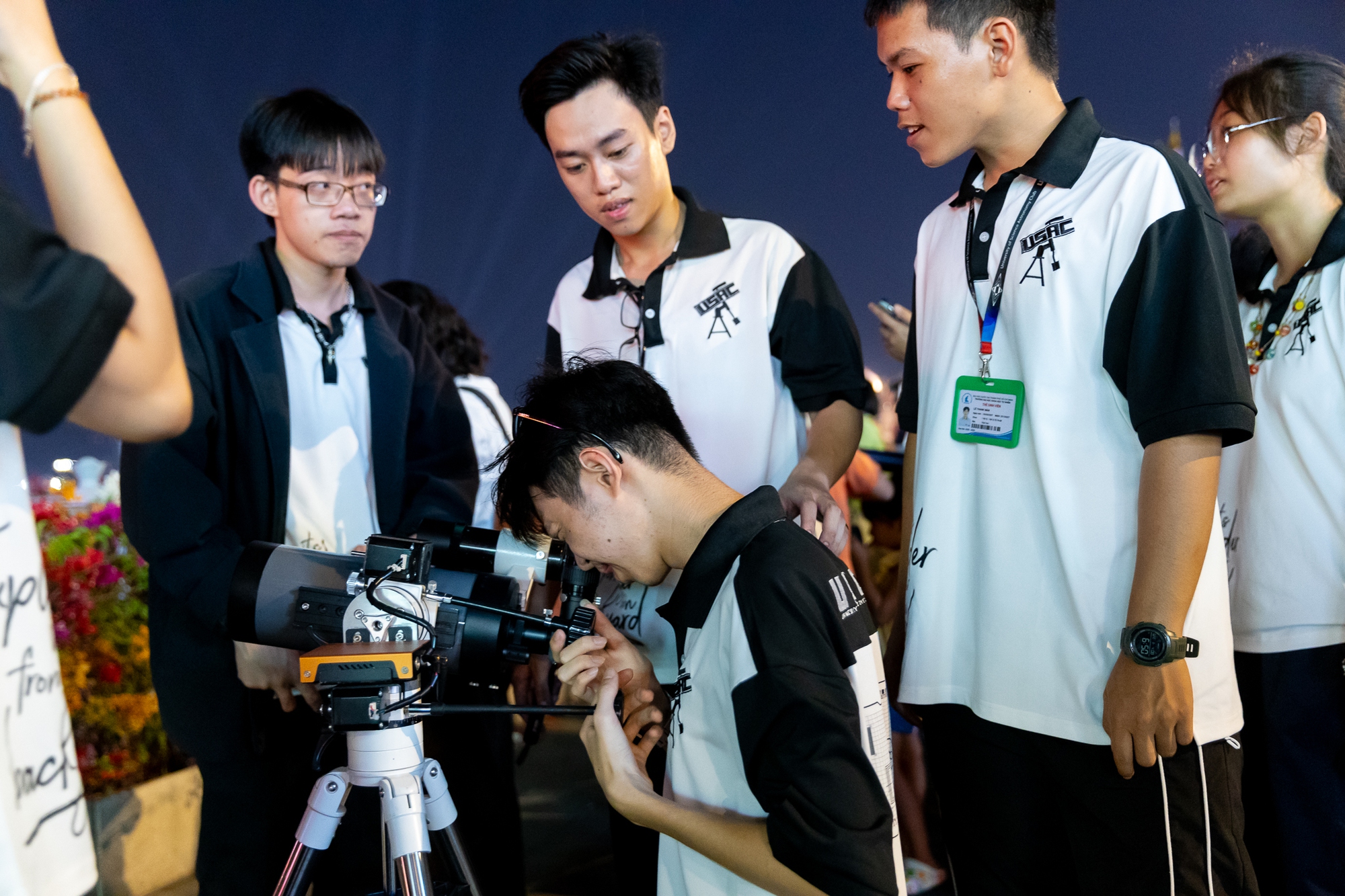 To&agrave;n cảnh "trăng m&aacute;u" tại TP.HCM tối ng&agrave;y 3/3- Ảnh 10.