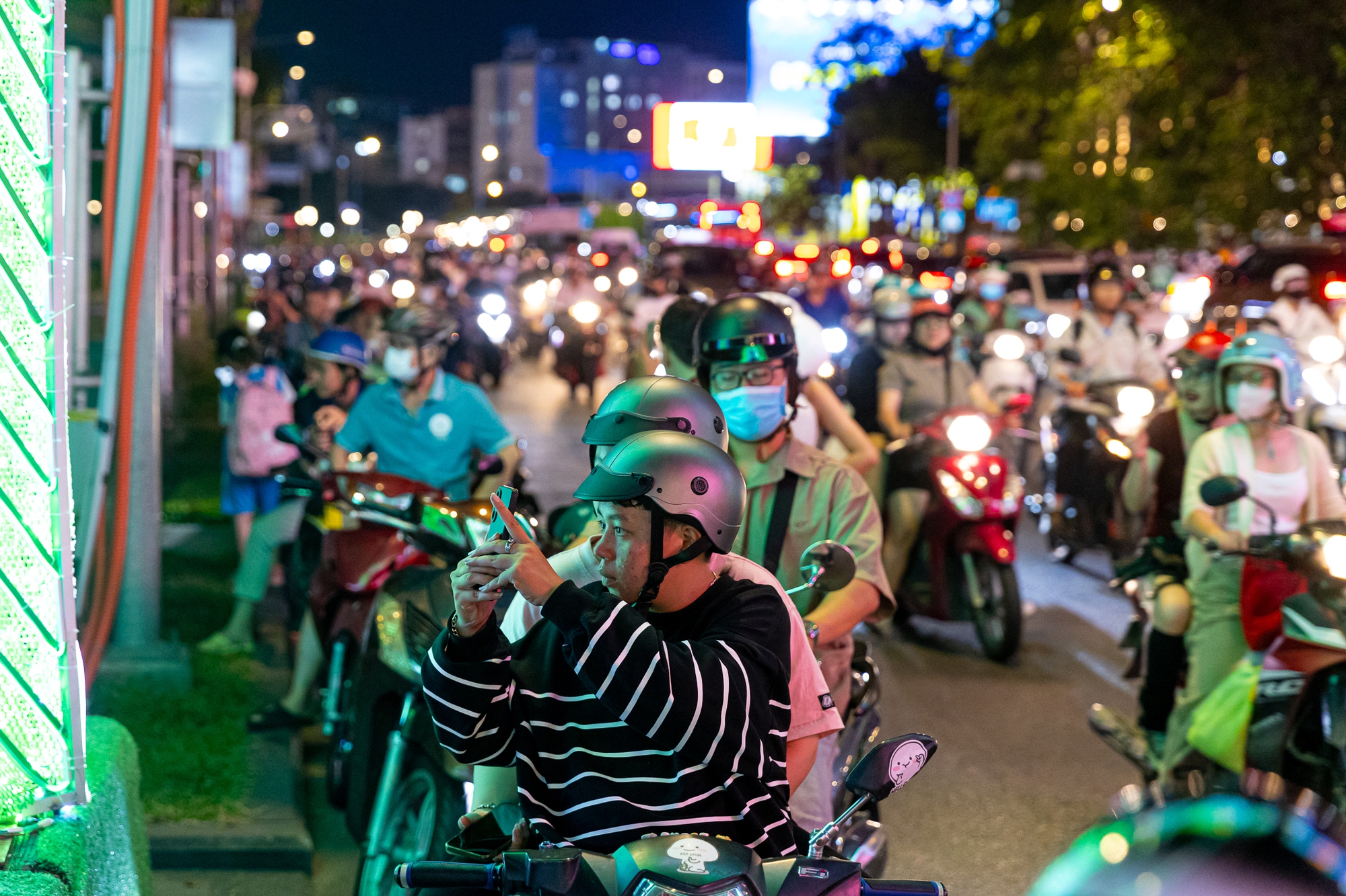 To&agrave;n cảnh "trăng m&aacute;u" tại TP.HCM tối ng&agrave;y 3/3- Ảnh 13.