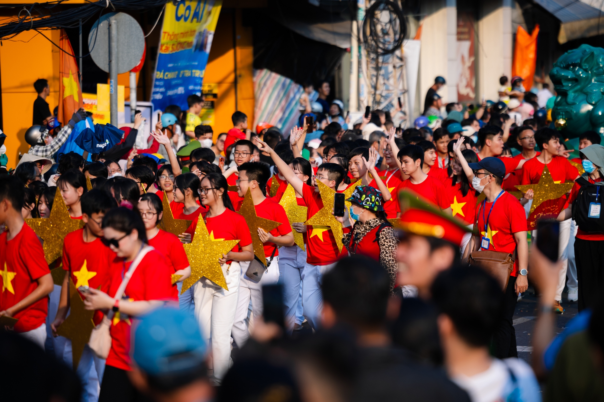 Cảnh tượng lạ ở Chợ Lớn dịp Tết Nguy&ecirc;n Ti&ecirc;u- Ảnh 21.