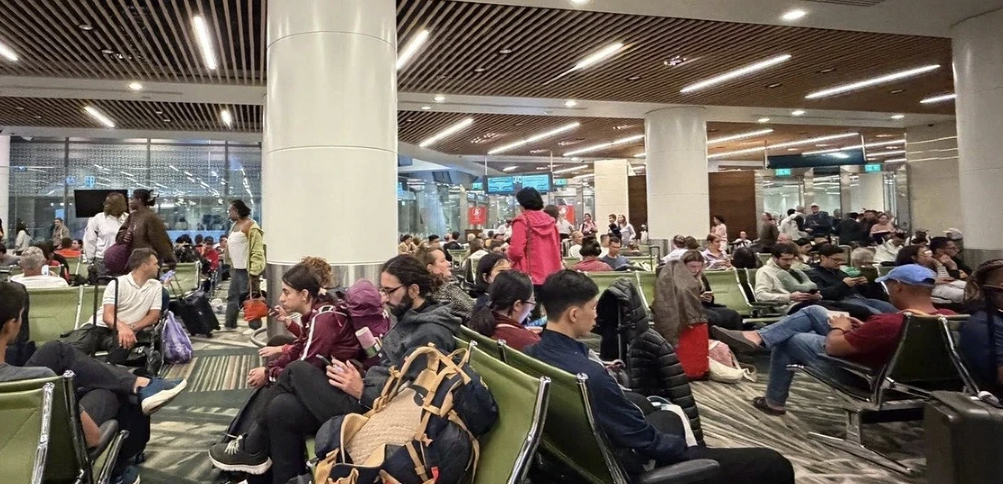 Giới siêu giàu tranh nhau thuê máy bay, chi hơn 9 tỷ đồng mỗi chuyến để rời Trung Đông- Ảnh 1. Giới siêu giàu tranh nhau thuê máy bay, chi hơn 9 tỷ đồng mỗi chuyến để rời Trung Đông- Ảnh 1.