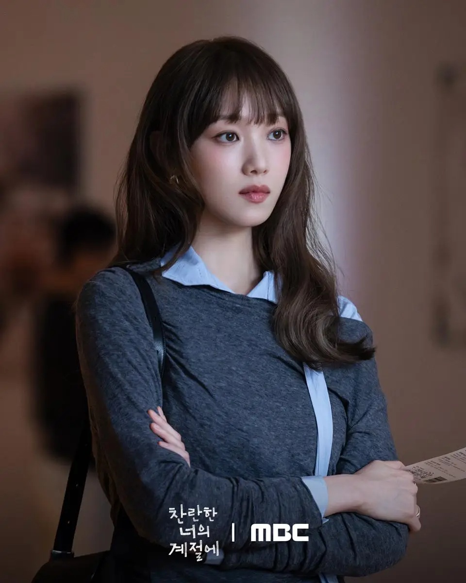 Nữ thần c&ocirc;ng sở đẹp nhất m&agrave;n ảnh H&agrave;n 2026: Biến văn ph&ograve;ng th&agrave;nh s&agrave;n diễn thời trang, cả ch&acirc;u &Aacute; muốn học lỏm- Ảnh 9.