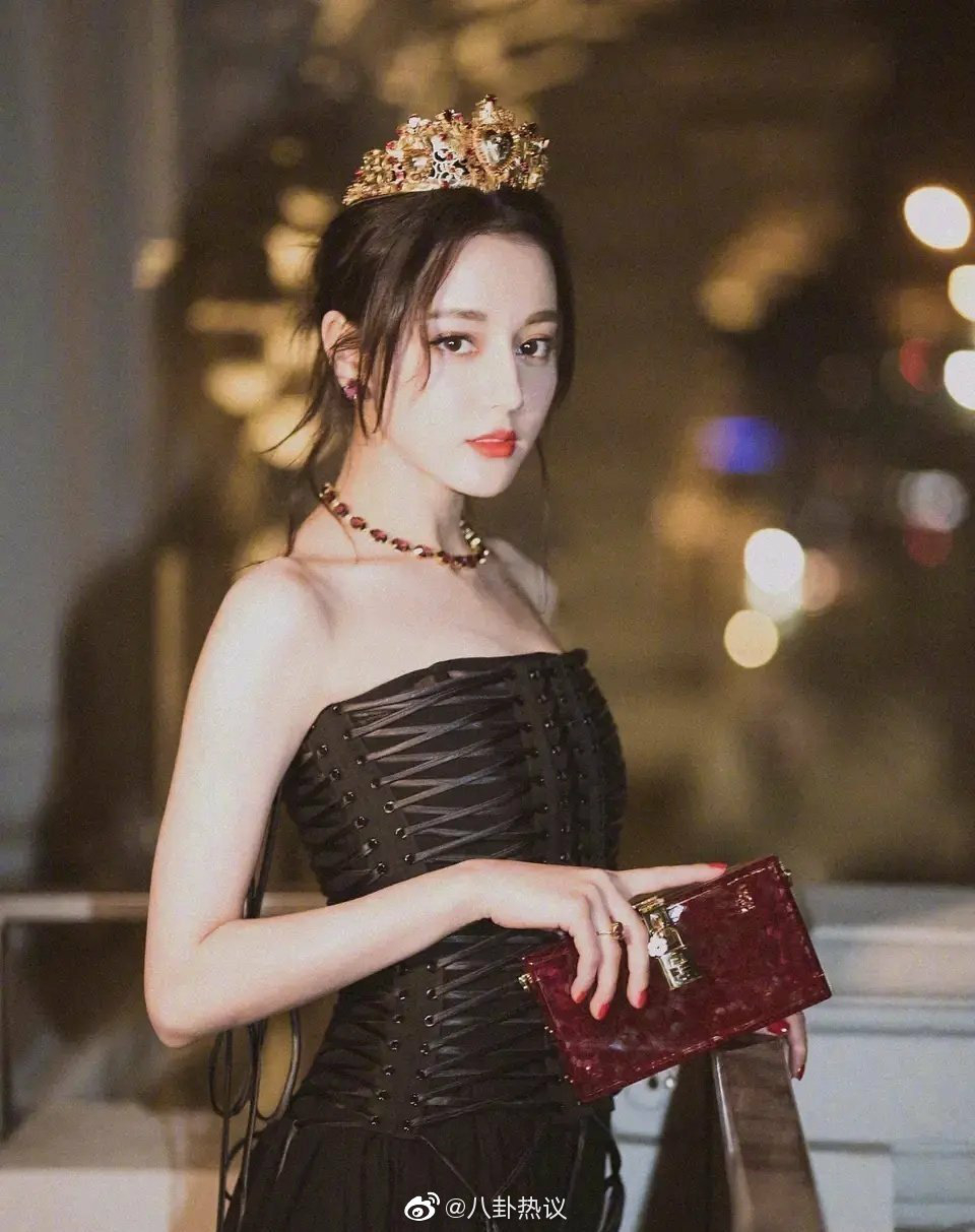 X&ocirc;n xao tin Địch Lệ Nhiệt Ba bị kẹt ở Trung Đ&ocirc;ng, ph&iacute;a nữ diễn vi&ecirc;n l&ecirc;n tiếng c&agrave;ng g&acirc;y th&ecirc;m lo ngại- Ảnh 1.