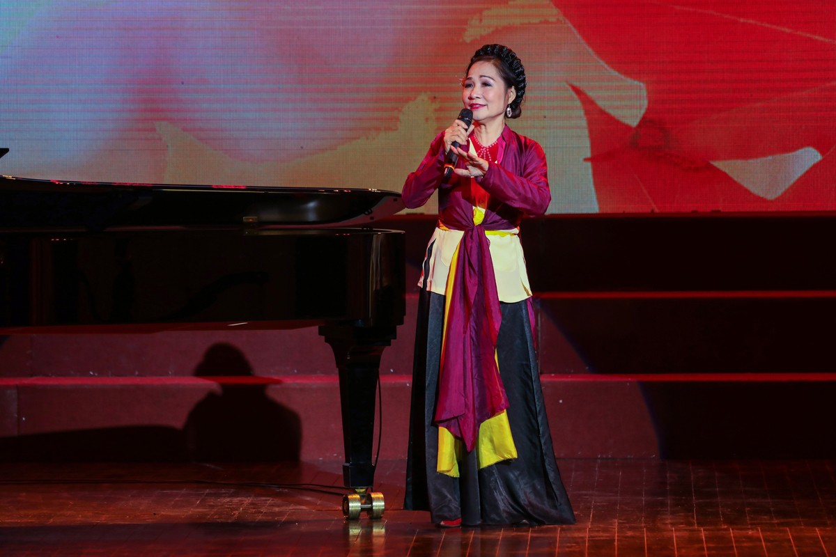 Nữ NSND duy nhất được giới thiệu ứng cử đại biểu Quốc hội kho&aacute; XVI: Gi&aacute;m đốc Nh&agrave; h&aacute;t nhận bằng khen Thủ tướng, sự nghiệp cả nước ngưỡng mộ- Ảnh 3.