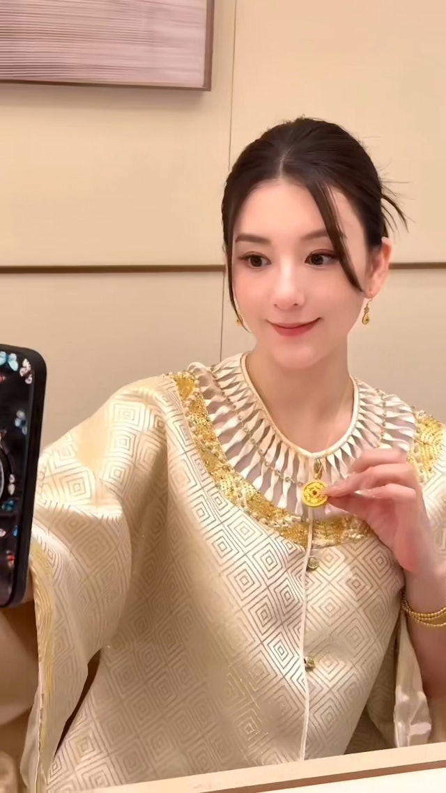 Lấy chồng lớn hơn bố m&igrave;nh 2 tuổi, mỹ nh&acirc;n sống trong gi&agrave;u sướng: Đẻ con g&aacute;i thứ ba được &ldquo;thưởng n&oacute;ng&rdquo; 332 tỷ!- Ảnh 5.