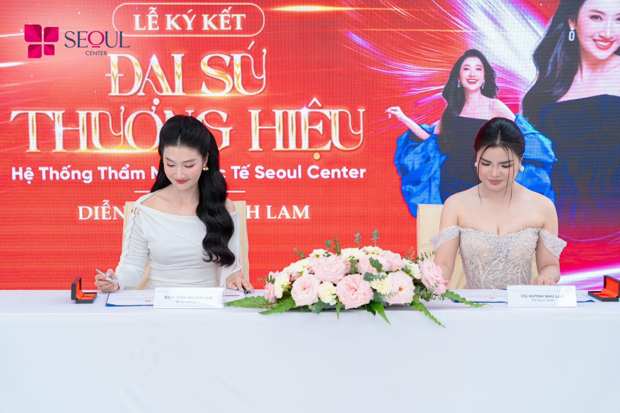 Chủ tịch Th&aacute;i Phan Thanh B&igrave;nh c&ugrave;ng TGĐ Huỳnh Như Lam c&ocirc;ng bố đại sứ thương hiệu Seoul Center 2026- Ảnh 1.