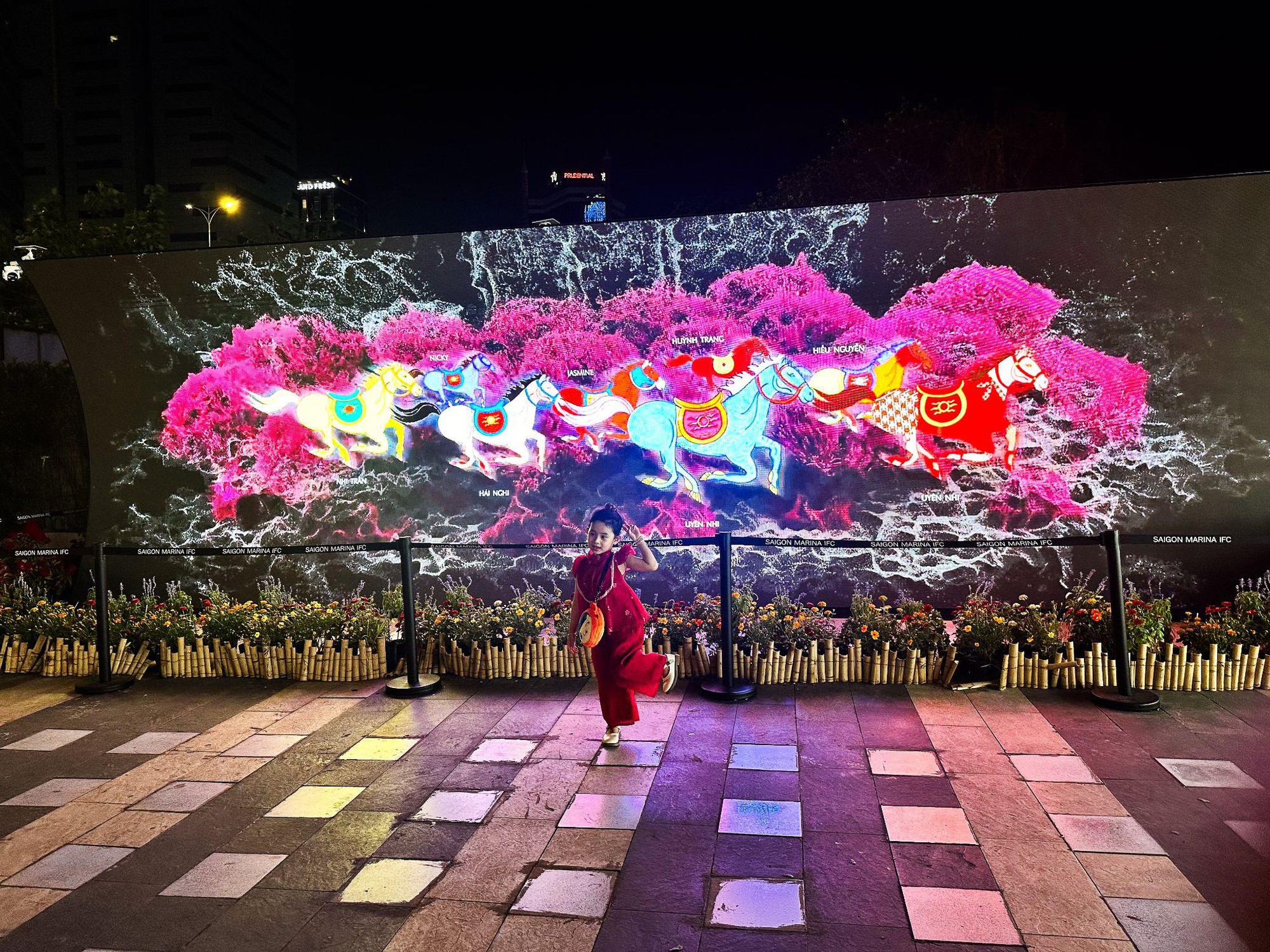 M&atilde;n nh&atilde;n với c&ocirc;ng tr&igrave;nh LED 3D tr&ecirc;n t&ograve;a nh&agrave; 55 tầng- Ảnh 2.