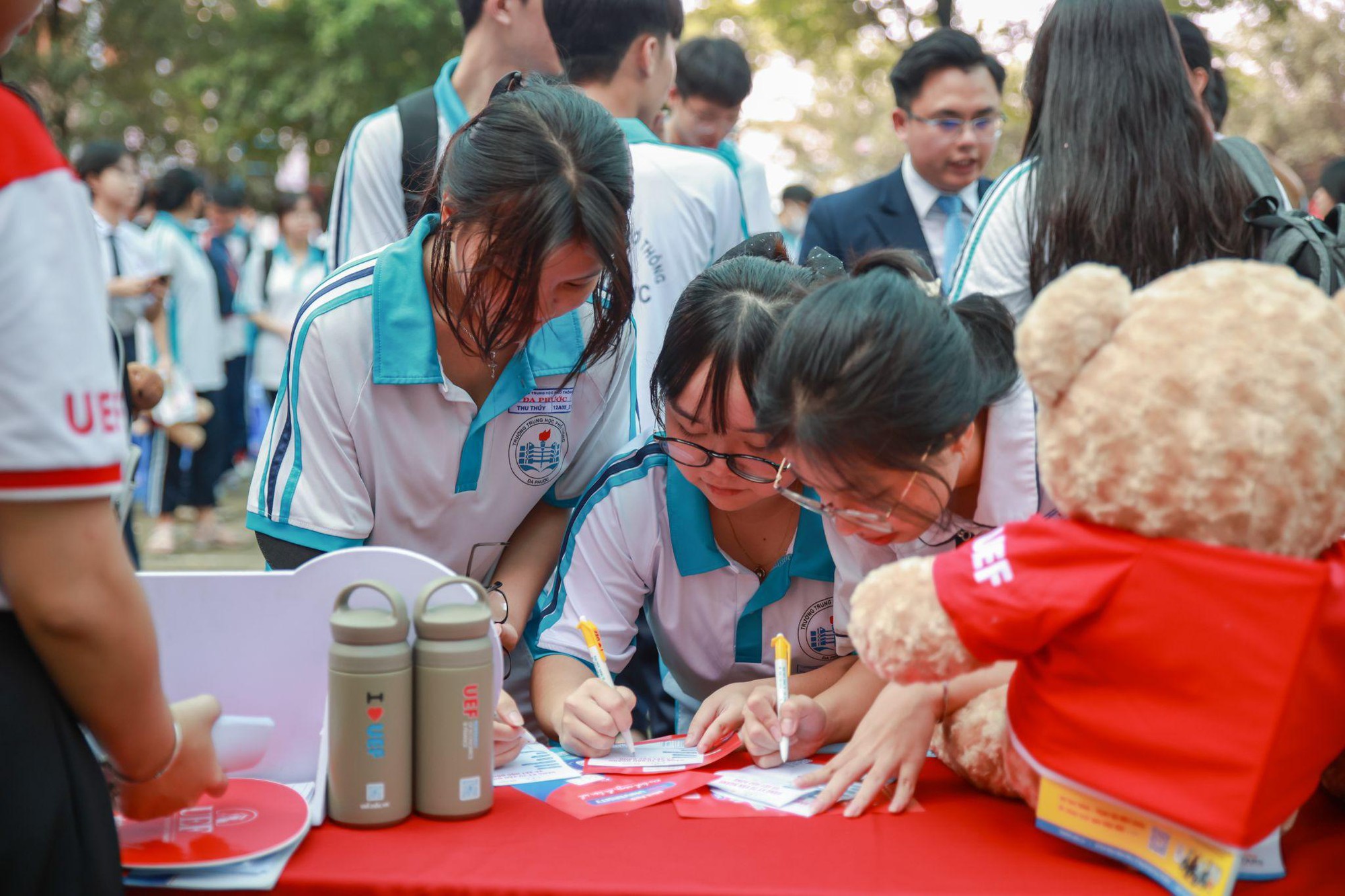 Điểm danh c&aacute;c ng&agrave;nh học thu h&uacute;t 2k8 x&eacute;t học bổng sớm v&agrave;o UEF- Ảnh 3.