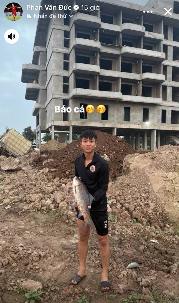 C&ocirc; chủ kh&aacute;ch sạn khoe qu&agrave; 8.3 cực khủng từ tuyển thủ Phan Văn Đức: Biệt thự mới toanh, ph&ograve;ng kh&aacute;ch cực đẹp- Ảnh 3.