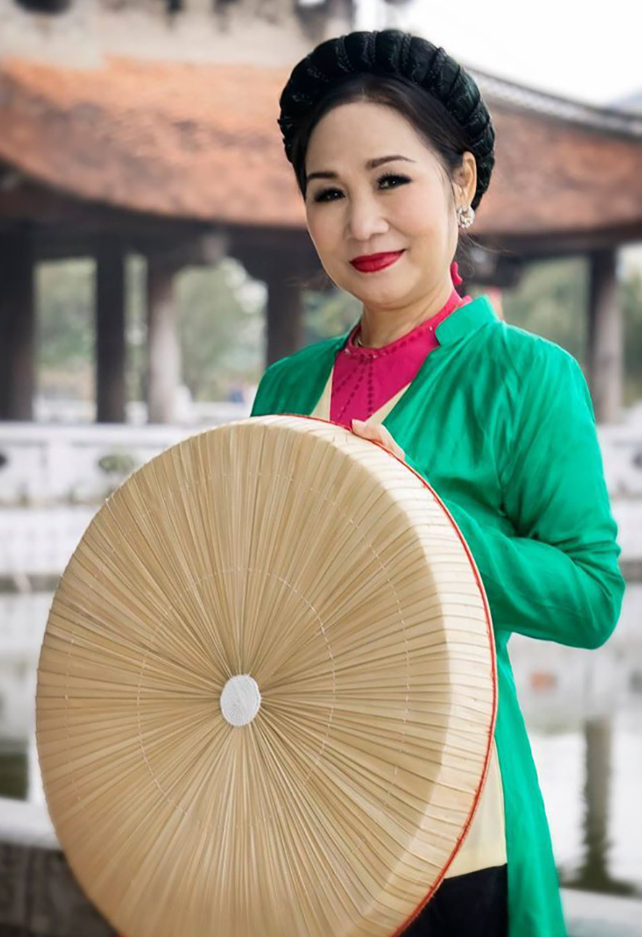 Nữ NSND duy nhất được giới thiệu ứng cử đại biểu Quốc hội kho&aacute; XVI: Gi&aacute;m đốc Nh&agrave; h&aacute;t nhận bằng khen Thủ tướng, sự nghiệp cả nước ngưỡng mộ- Ảnh 1.