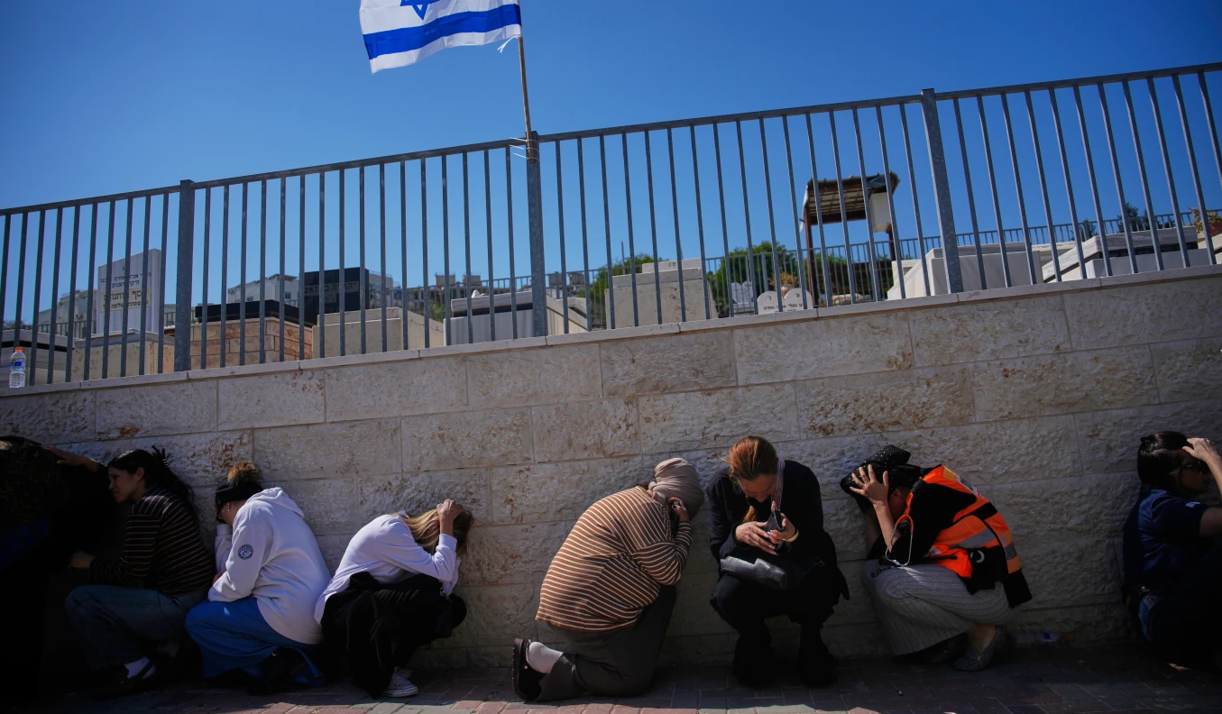 Ch&ugrave;m ảnh Trung Đ&ocirc;ng ngay l&uacute;c n&agrave;y:&nbsp;H&agrave;ng triệu người đang sống trong kh&oacute;i lửa v&agrave; sợ h&atilde;i- Ảnh 5.