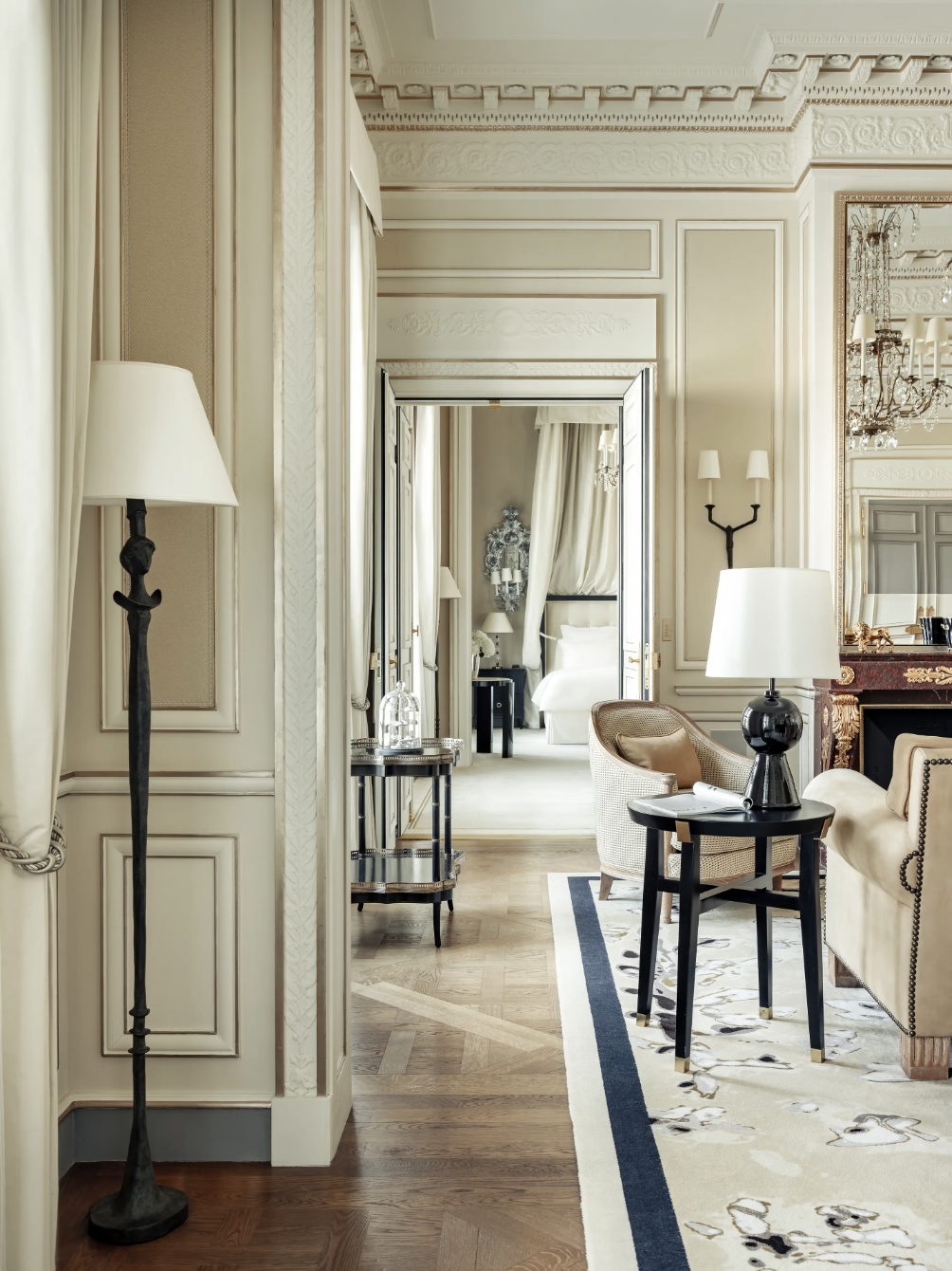 Ch&acirc;n dung người phụ nữ ở kh&aacute;ch sạn suốt 34 năm d&ugrave; nh&agrave; ở đối diện- Ảnh 6.