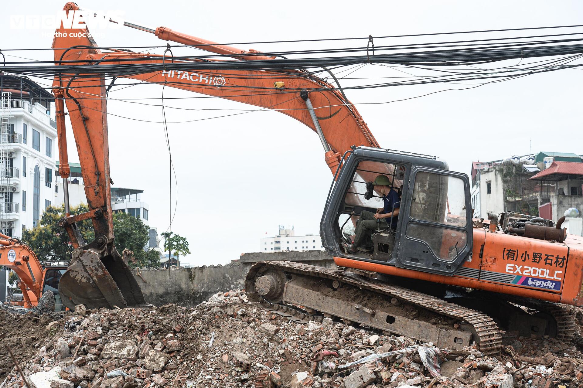 H&agrave; Nội "thần tốc" ph&aacute; dỡ loạt c&ocirc;ng tr&igrave;nh để l&agrave;m đường V&agrave;nh đai 2,5- Ảnh 6.