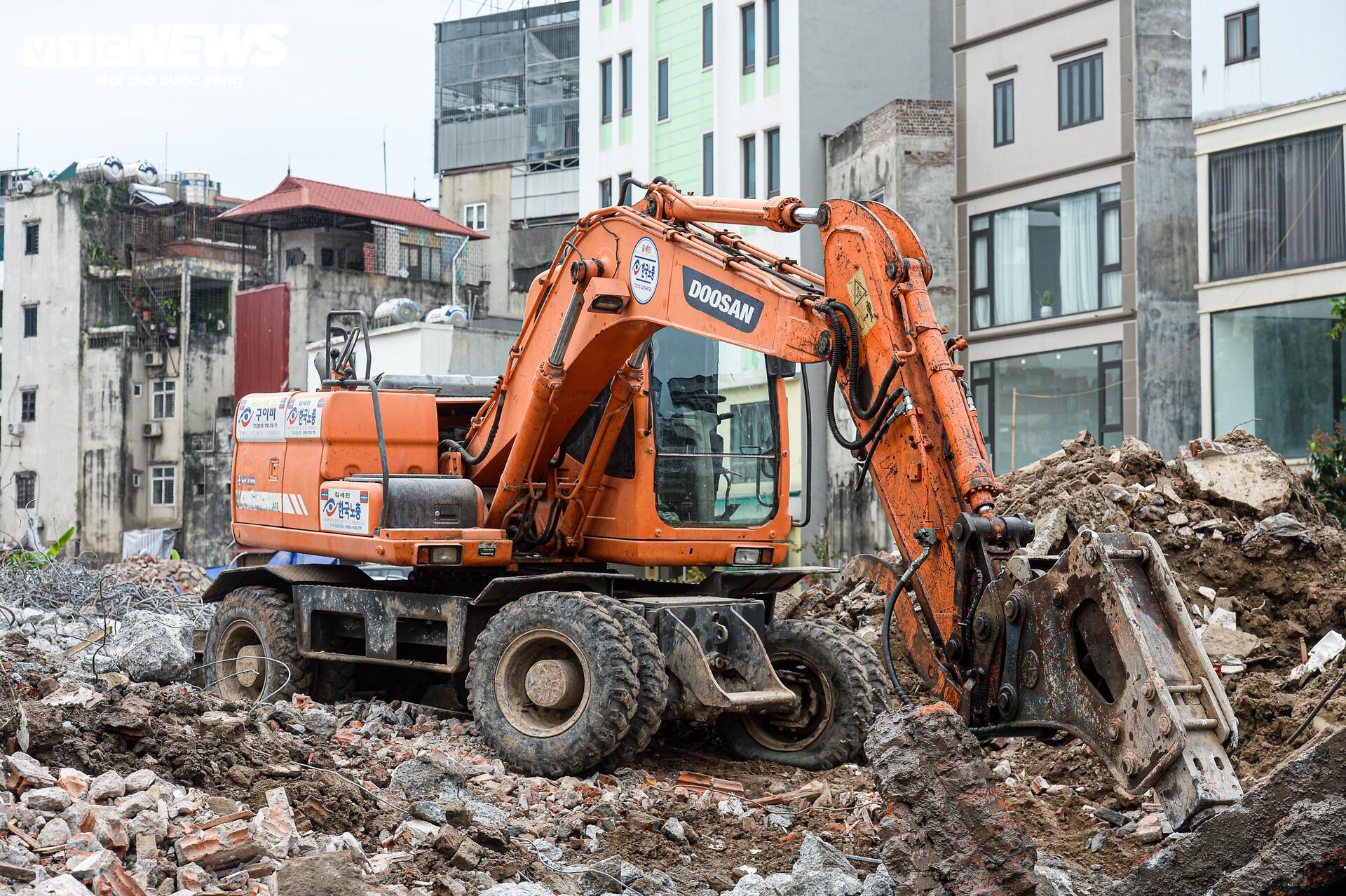 H&agrave; Nội "thần tốc" ph&aacute; dỡ loạt c&ocirc;ng tr&igrave;nh để l&agrave;m đường V&agrave;nh đai 2,5- Ảnh 8.