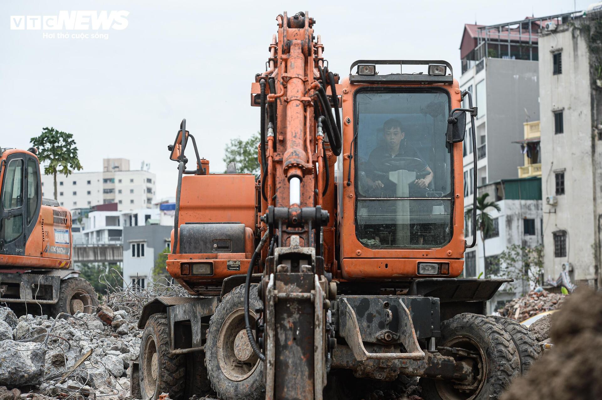 H&agrave; Nội "thần tốc" ph&aacute; dỡ loạt c&ocirc;ng tr&igrave;nh để l&agrave;m đường V&agrave;nh đai 2,5- Ảnh 7.