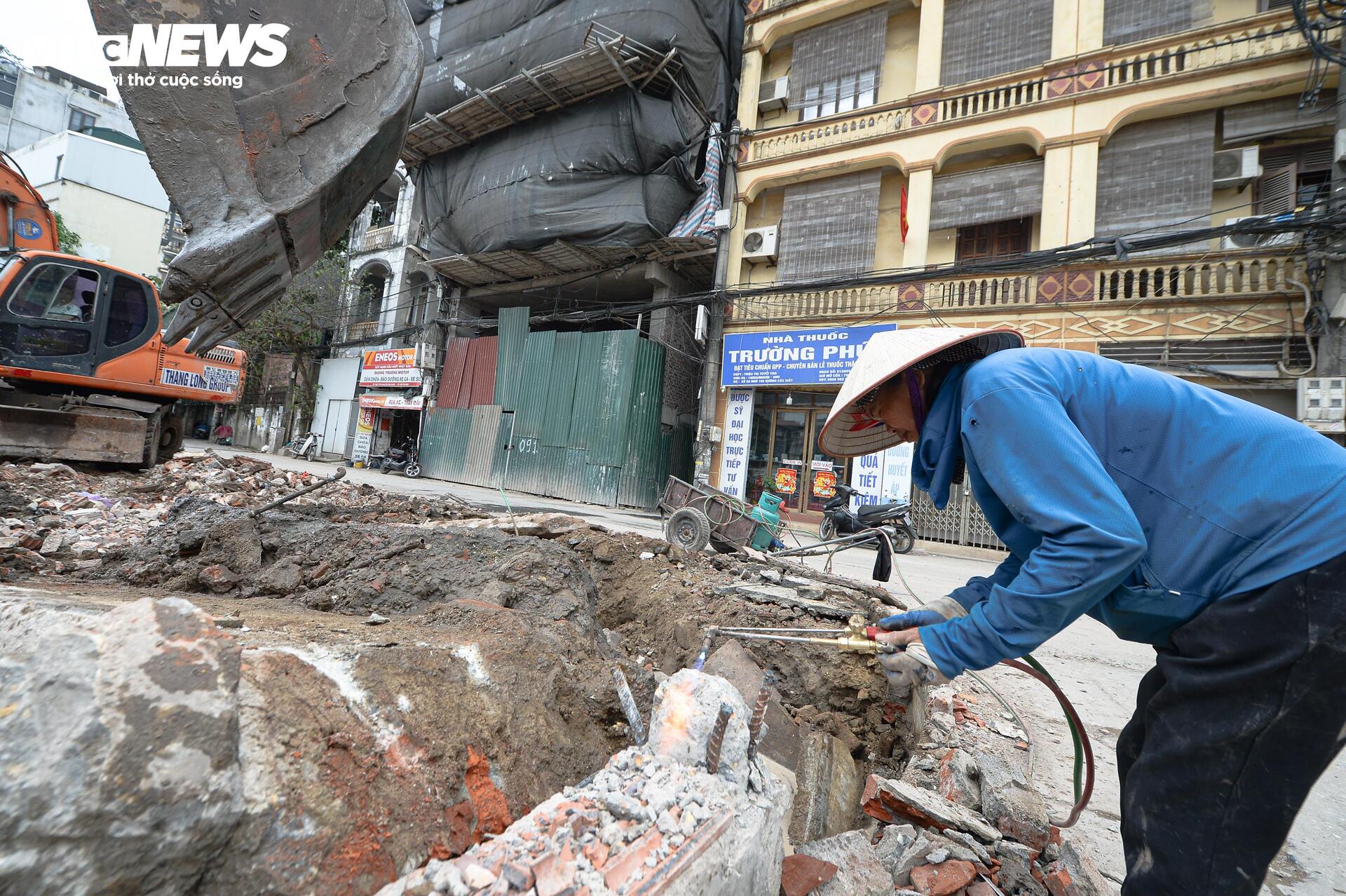 H&agrave; Nội "thần tốc" ph&aacute; dỡ loạt c&ocirc;ng tr&igrave;nh để l&agrave;m đường V&agrave;nh đai 2,5- Ảnh 12.