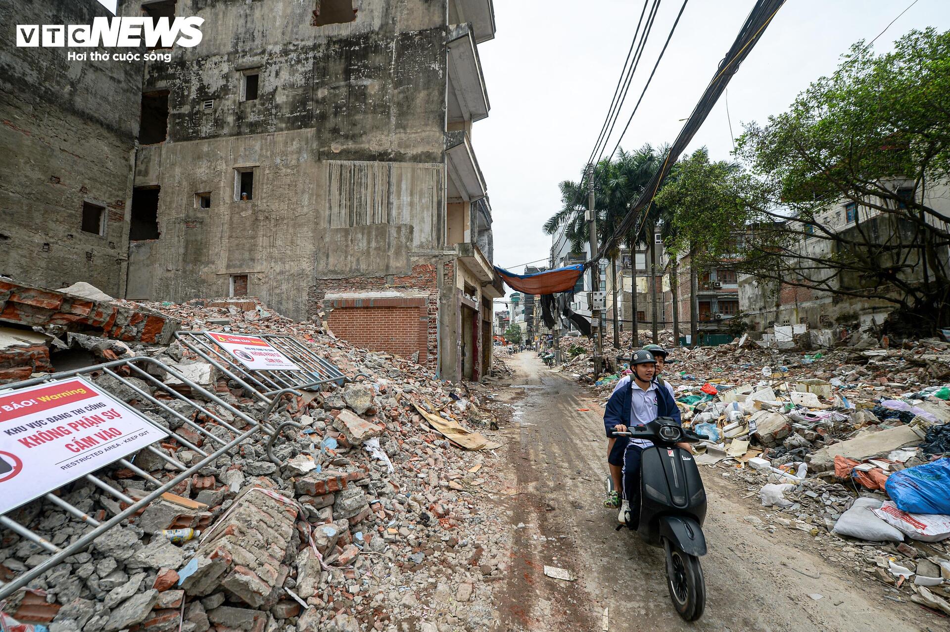 H&agrave; Nội "thần tốc" ph&aacute; dỡ loạt c&ocirc;ng tr&igrave;nh để l&agrave;m đường V&agrave;nh đai 2,5- Ảnh 18.