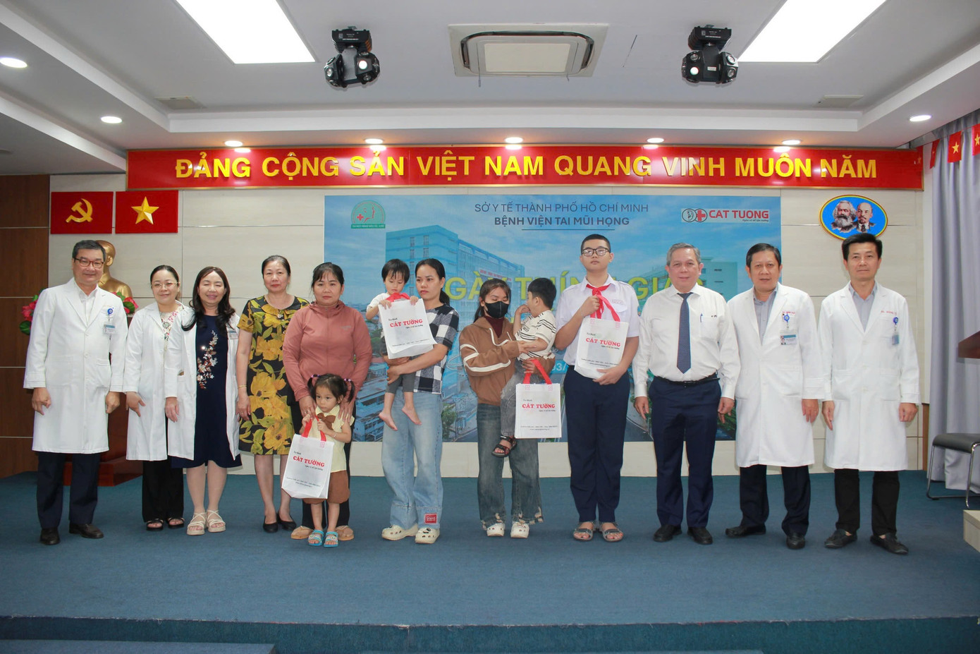 Điếc đang &ldquo;tấn c&ocirc;ng&rdquo; người trẻ trong đời sống hiện đại- Ảnh 3.