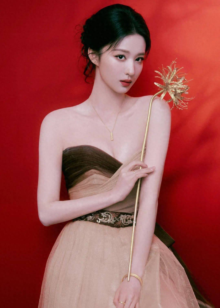 Tứ đại mỹ nh&acirc;n thế hệ mới đẹp nhất Trung Quốc: Vương Sở Nhi&ecirc;n đỉnh miễn b&agrave;n, 1 người bị ch&ecirc; kh&ocirc;ng xứng đ&aacute;ng- Ảnh 2.