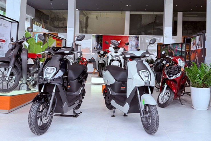 Xe m&aacute;y điện Honda giảm gi&aacute; kỷ lục 10 triệu đồng- Ảnh 2.