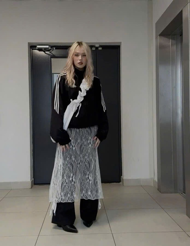 &Aacute;o kho&aacute;c thể thao mix c&ugrave;ng đồ &ldquo;b&aacute;nh b&egrave;o&rdquo;: C&ocirc;ng thức bao lạ bao đẹp, chẳng tr&aacute;ch phủ s&oacute;ng mạnh to&agrave;n cầu!- Ảnh 14.