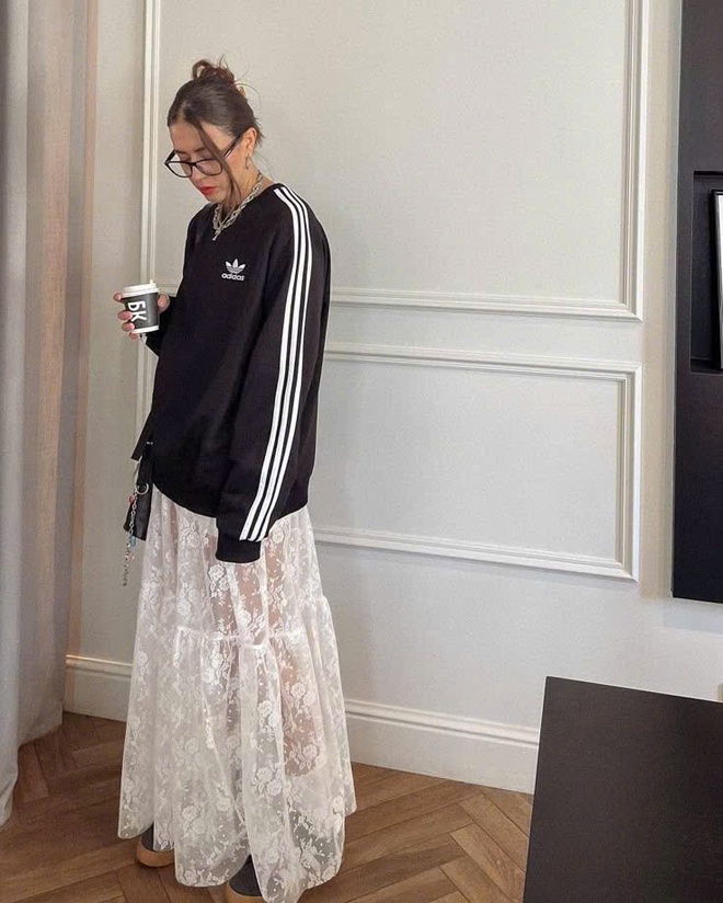 &Aacute;o kho&aacute;c thể thao mix c&ugrave;ng đồ &ldquo;b&aacute;nh b&egrave;o&rdquo;: C&ocirc;ng thức bao lạ bao đẹp, chẳng tr&aacute;ch phủ s&oacute;ng mạnh to&agrave;n cầu!- Ảnh 15.