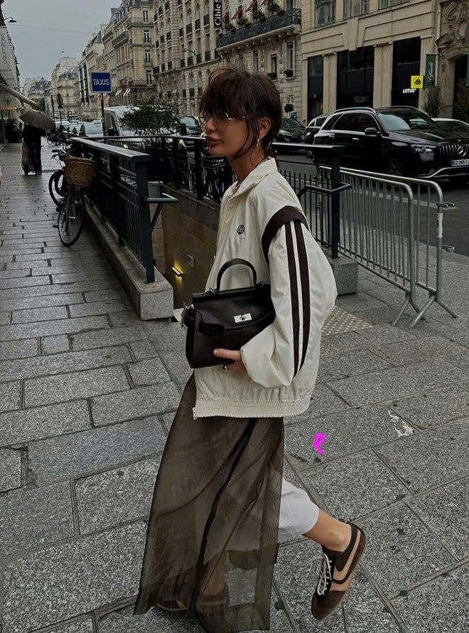 &Aacute;o kho&aacute;c thể thao mix c&ugrave;ng đồ &ldquo;b&aacute;nh b&egrave;o&rdquo;: C&ocirc;ng thức bao lạ bao đẹp, chẳng tr&aacute;ch phủ s&oacute;ng mạnh to&agrave;n cầu!- Ảnh 18.