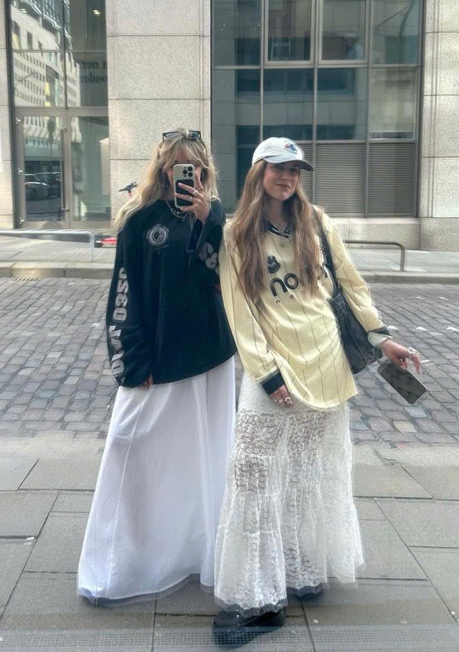 &Aacute;o kho&aacute;c thể thao mix c&ugrave;ng đồ &ldquo;b&aacute;nh b&egrave;o&rdquo;: C&ocirc;ng thức bao lạ bao đẹp, chẳng tr&aacute;ch phủ s&oacute;ng mạnh to&agrave;n cầu!- Ảnh 13.