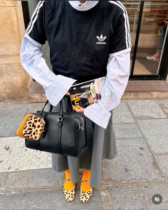 &Aacute;o kho&aacute;c thể thao mix c&ugrave;ng đồ &ldquo;b&aacute;nh b&egrave;o&rdquo;: C&ocirc;ng thức bao lạ bao đẹp, chẳng tr&aacute;ch phủ s&oacute;ng mạnh to&agrave;n cầu!- Ảnh 7.