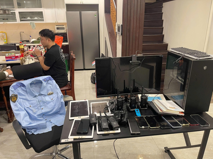 Triệt ph&aacute; ổ nh&oacute;m giả danh cảnh s&aacute;t Nhật Bản, chiếm đoạt 11 tỷ đồng- Ảnh 2.