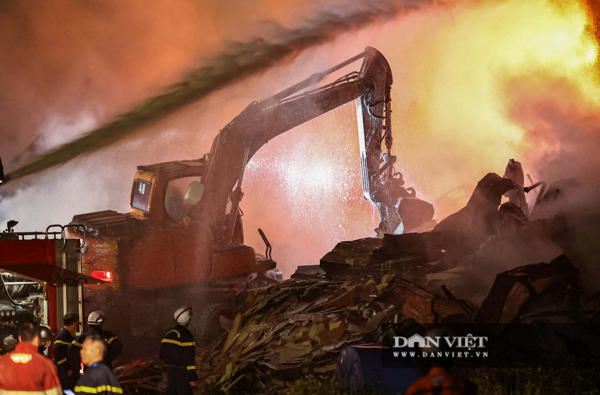 Hiện trường vụ ch&aacute;y dữ dội gần bệnh viện K T&acirc;n Triều (H&agrave; Nội), nghẹn l&ograve;ng &aacute;nh mắt ng&oacute;ng tin người th&acirc;n- Ảnh 7.