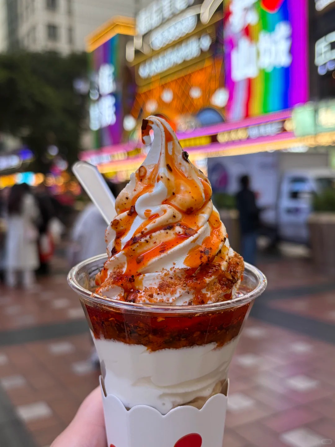 Ai đ&atilde; l&agrave;m ra c&aacute;i thứ kem n&agrave;y vậy?- Ảnh 4.