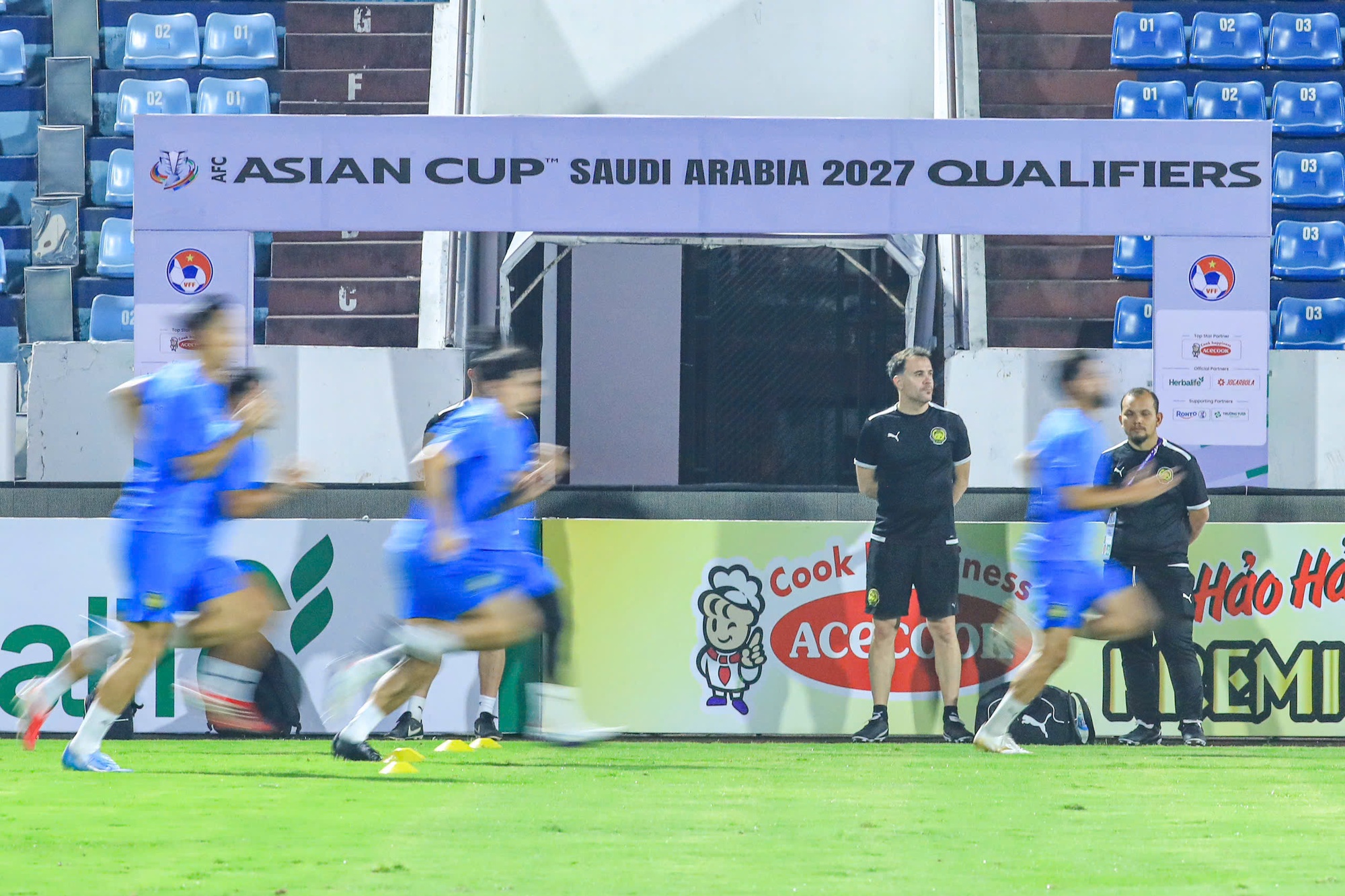 X&oacute;t xa gương mặt đầy sẹo của ng&ocirc;i sao tuyển Malaysia bị tạt axit- Ảnh 7.