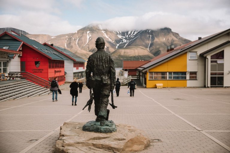 Thị trấn cấm ch&ocirc;n cất người qu&aacute; cố- Ảnh 3.