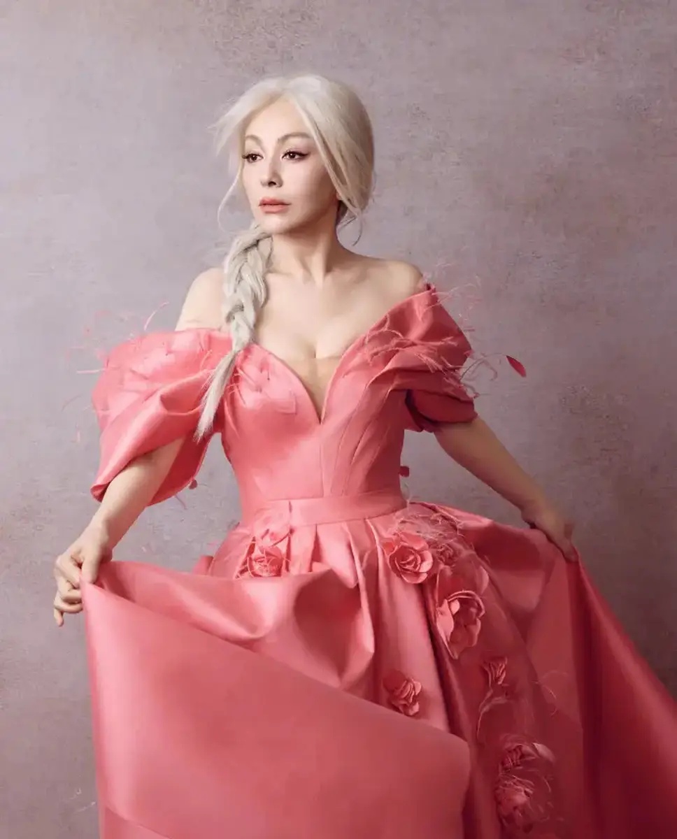 U60 vẫn l&ecirc;n đồ như c&ocirc;ng ch&uacute;a, cả Trung Quốc c&oacute; đ&uacute;ng 1 người: Thời gian kh&ocirc;ng lưu dấu vết, g&oacute;c n&agrave;o cũng n&eacute;t căng- Ảnh 2.