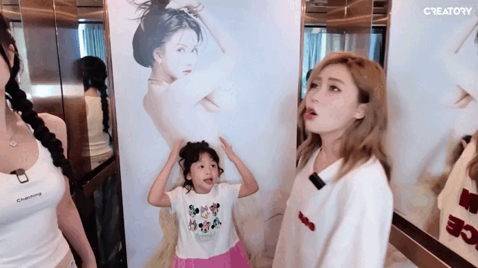 Ngắm biệt thự 50 tỷ của Ngọc Trinh: Ph&ograve;ng ngủ rộng bằng 3 căn chung cư đập th&ocirc;ng, g&oacute;c n&agrave;o trong nh&agrave; cũng &ldquo;sống ảo&rdquo; dễ d&agrave;ng- Ảnh 5.