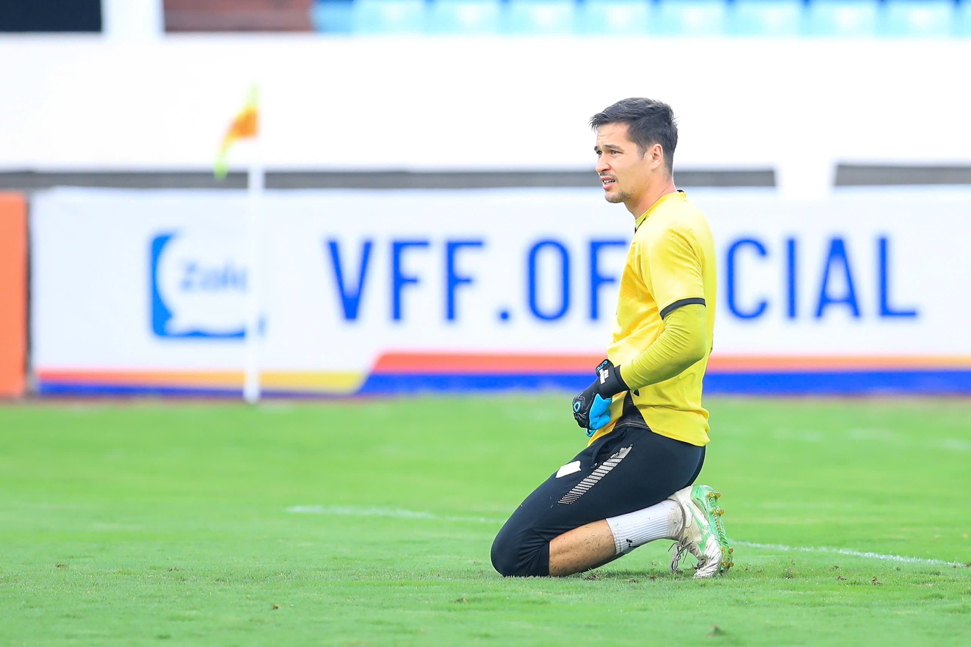 Trung Kiên đọ visual với Văn Lâm, Filip: Bộ ba thủ môn ĐT Việt Nam ai cũng cực phẩm, xem tập luyện lại càng mê- Ảnh 9. Trung Kiên đọ visual với Văn Lâm, Filip: Bộ ba thủ môn ĐT Việt Nam ai cũng cực phẩm, xem tập luyện lại càng mê- Ảnh 9.