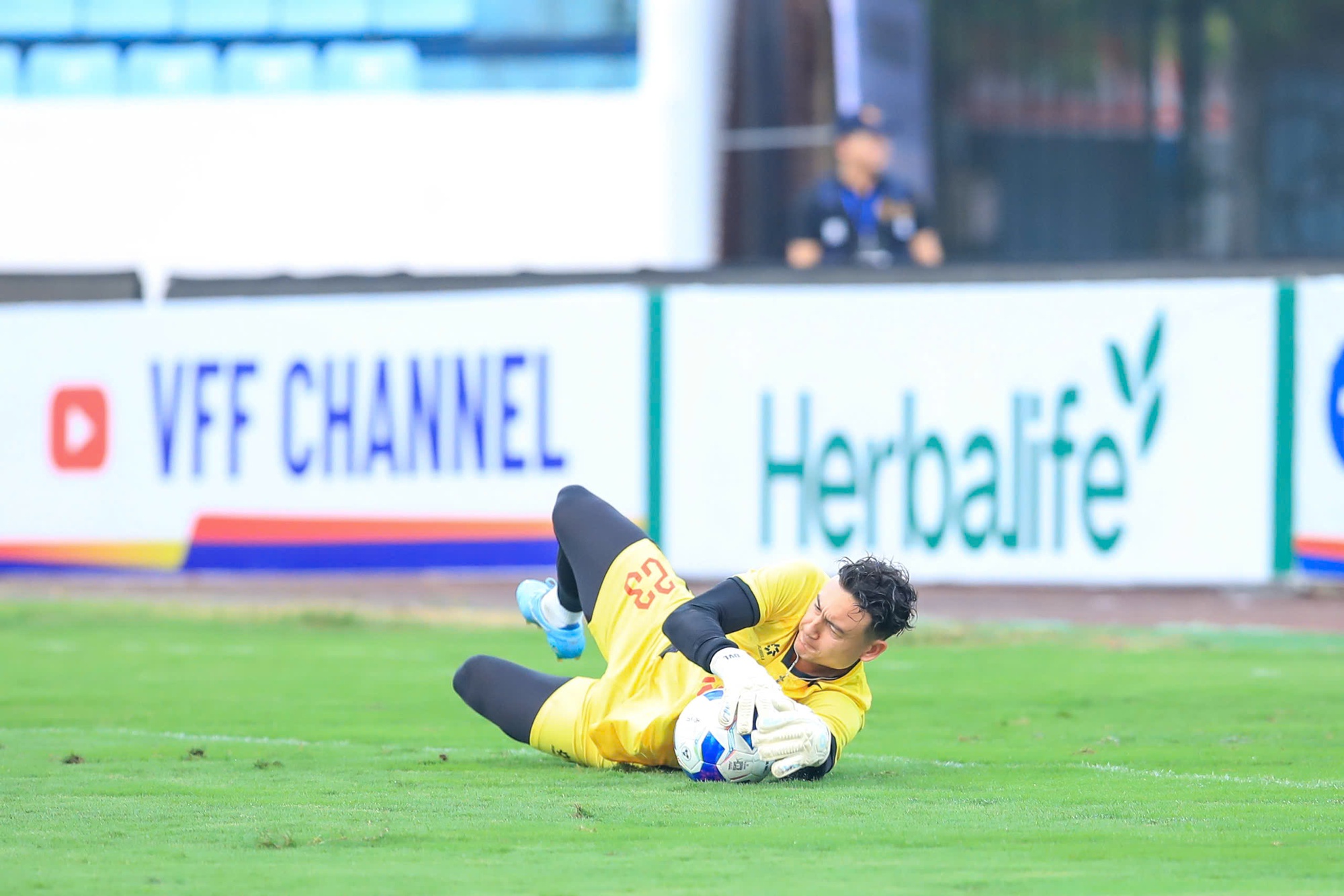 Trung Kiên đọ visual với Văn Lâm, Filip: Bộ ba thủ môn ĐT Việt Nam ai cũng cực phẩm, xem tập luyện lại càng mê- Ảnh 7. Trung Kiên đọ visual với Văn Lâm, Filip: Bộ ba thủ môn ĐT Việt Nam ai cũng cực phẩm, xem tập luyện lại càng mê- Ảnh 7.