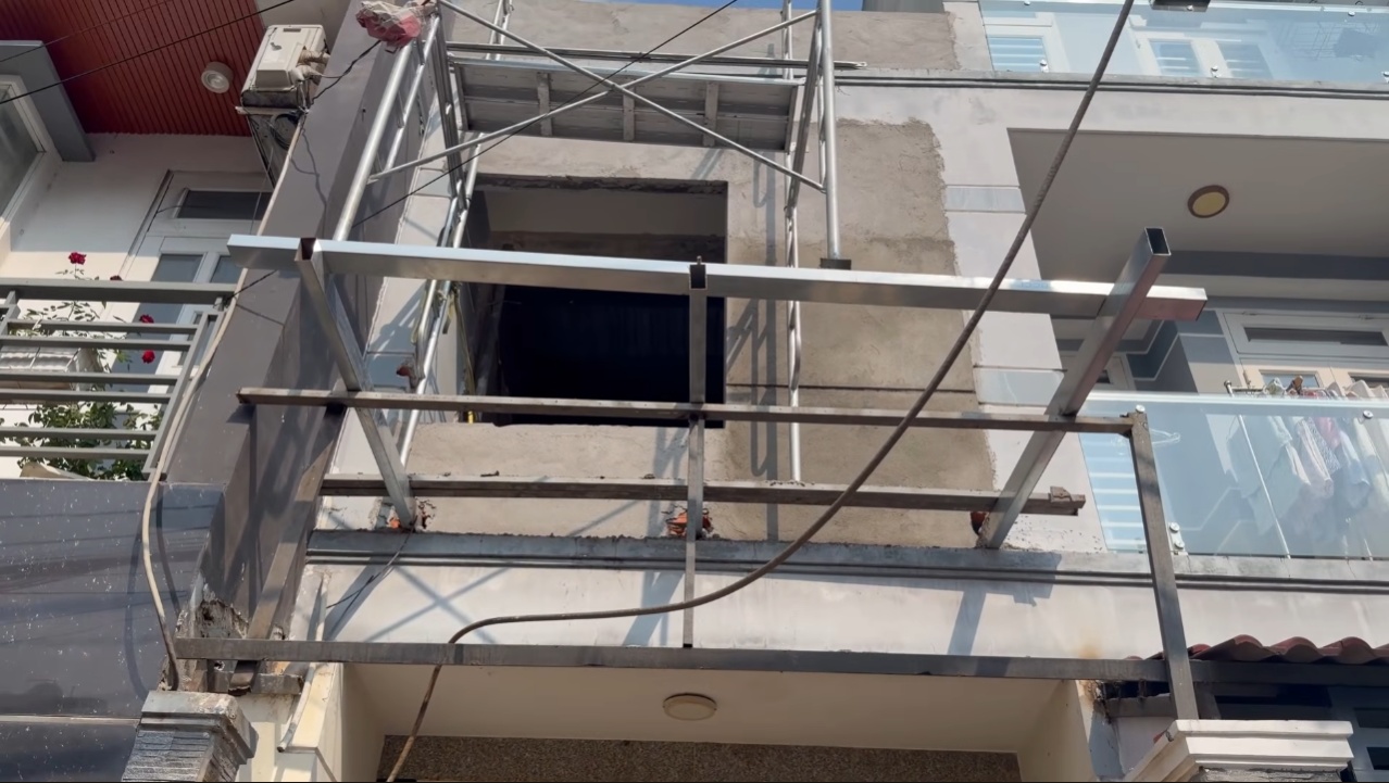 NSƯT C&aacute;t Tường c&ocirc;ng khai nh&agrave; mới ở đường Thống Nhất: 