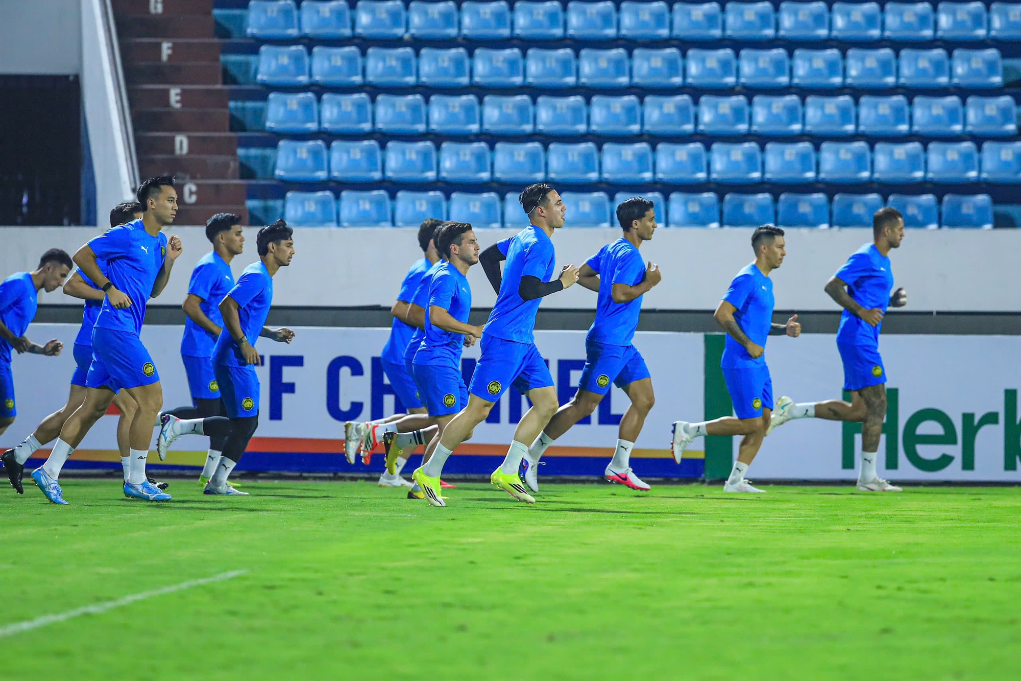 X&oacute;t xa gương mặt đầy sẹo của ng&ocirc;i sao tuyển Malaysia bị tạt axit- Ảnh 6.