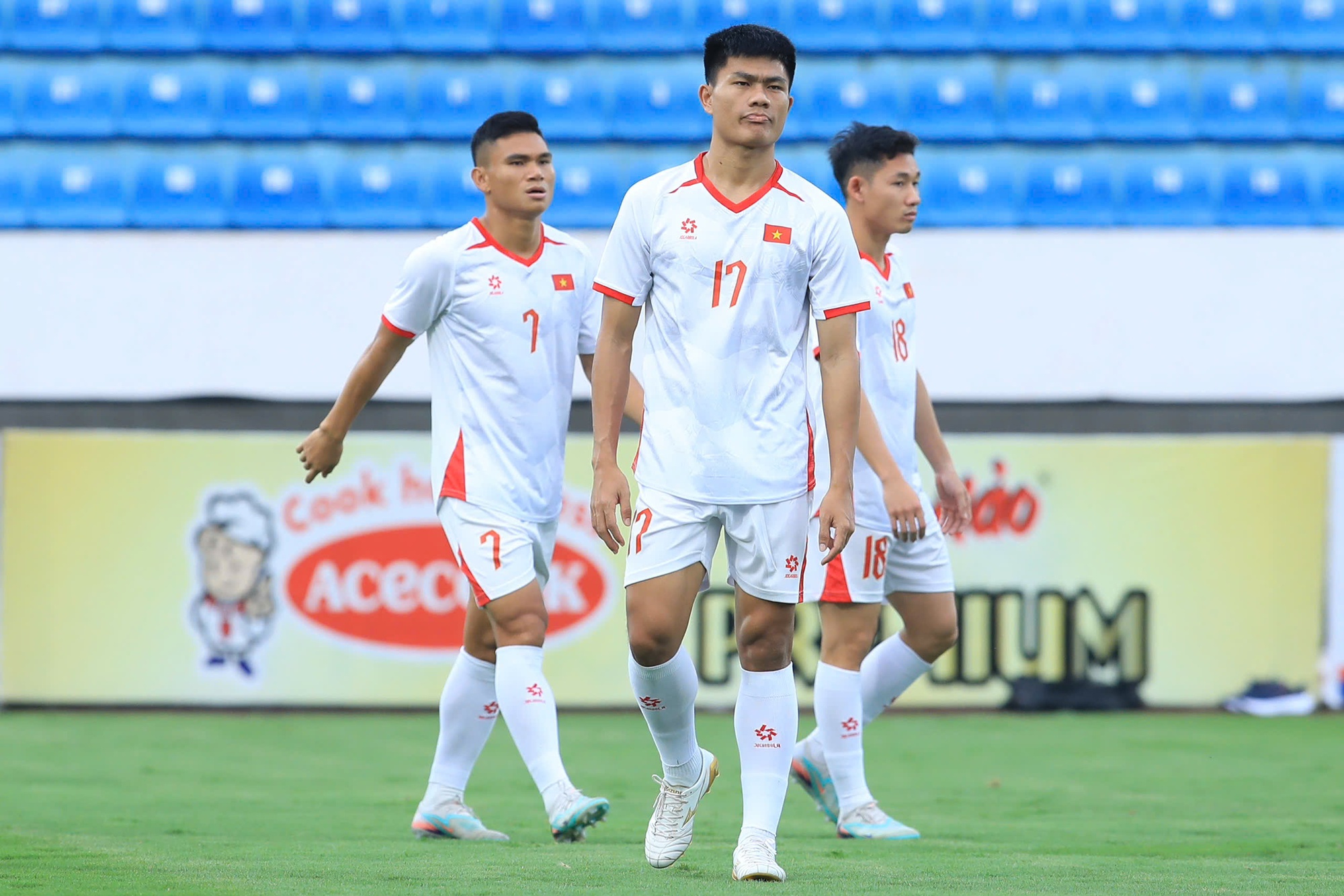 Trung Kiên đọ visual với Văn Lâm, Filip: Bộ ba thủ môn ĐT Việt Nam ai cũng cực phẩm, xem tập luyện lại càng mê- Ảnh 19. Trung Kiên đọ visual với Văn Lâm, Filip: Bộ ba thủ môn ĐT Việt Nam ai cũng cực phẩm, xem tập luyện lại càng mê- Ảnh 19.