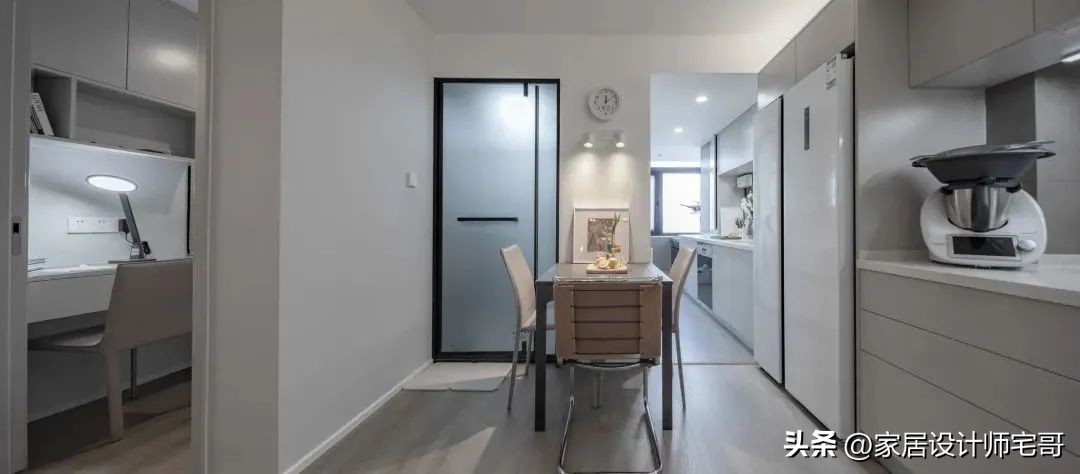 Căn hộ 54m&sup2; cho 3 thế hệ sống chung: Từ 2 ph&ograve;ng ngủ cải tạo th&agrave;nh 4 ph&ograve;ng ri&ecirc;ng, kh&ocirc;ng gian nhỏ nhưng ai cũng thoải m&aacute;i- Ảnh 13.