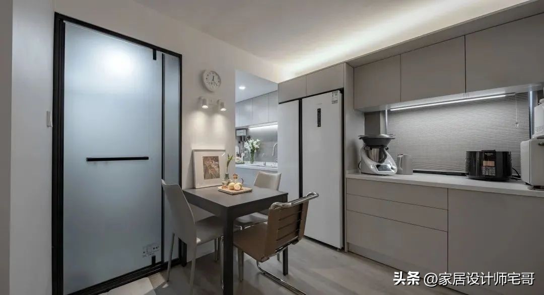 Căn hộ 54m&sup2; cho 3 thế hệ sống chung: Từ 2 ph&ograve;ng ngủ cải tạo th&agrave;nh 4 ph&ograve;ng ri&ecirc;ng, kh&ocirc;ng gian nhỏ nhưng ai cũng thoải m&aacute;i- Ảnh 12.