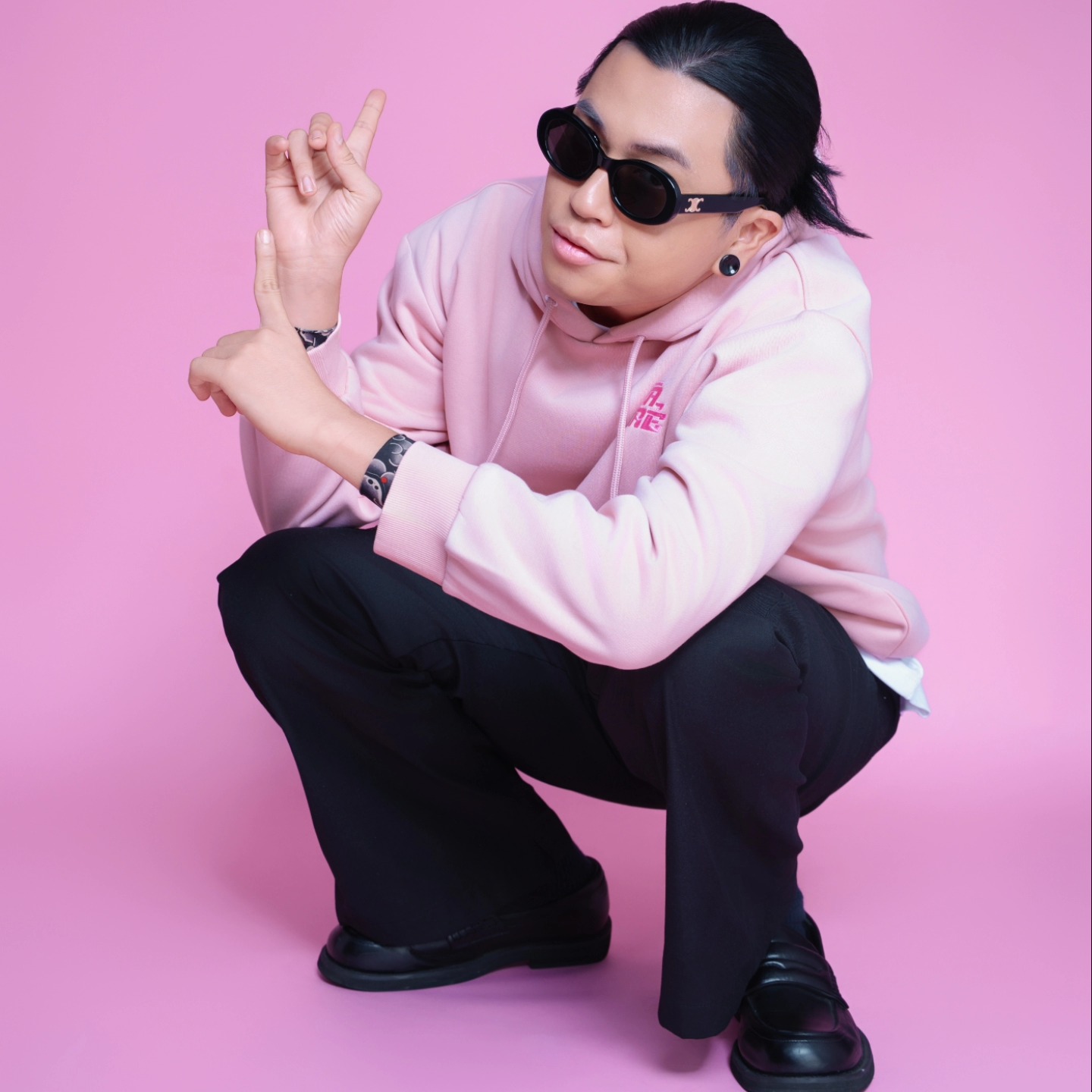 Đạo diễn MV của Jun Phạm l&ecirc;n tiếng trước yếu tố 18+, n&oacute;i 1 chữ khiến MXH nổi giận- Ảnh 1.