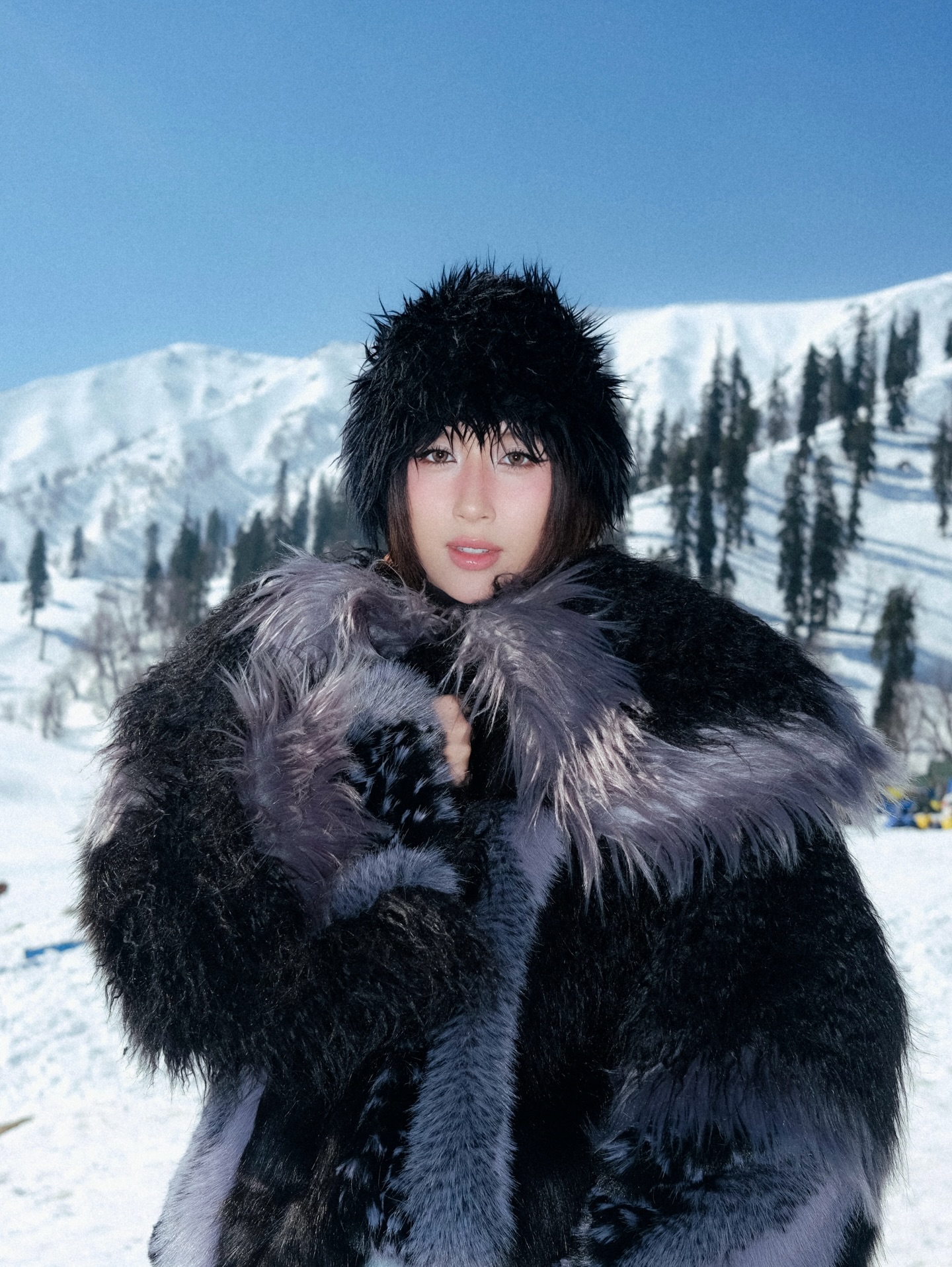 Phương Oanh đăng quang Miss World Vietnam 2025, trường Phan Đ&igrave;nh Ph&ugrave;ng H&agrave; Nội một lần nữa chứng minh đ&acirc;y quả l&agrave; "l&ograve; luyện hoa hậu, hot girl"!- Ảnh 7.