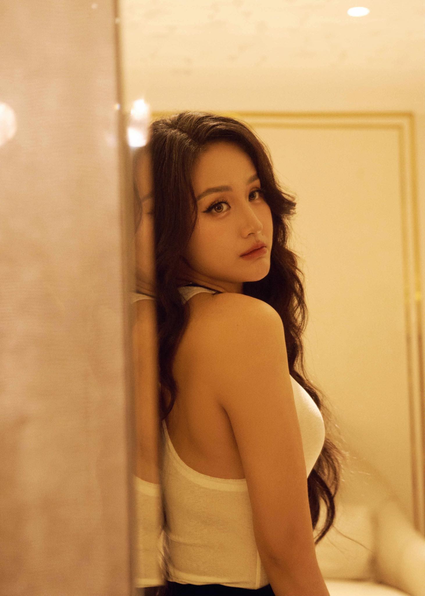 Phương Oanh đăng quang Miss World Vietnam 2025, trường Phan Đ&igrave;nh Ph&ugrave;ng H&agrave; Nội một lần nữa chứng minh đ&acirc;y quả l&agrave; "l&ograve; luyện hoa hậu, hot girl"!- Ảnh 4.