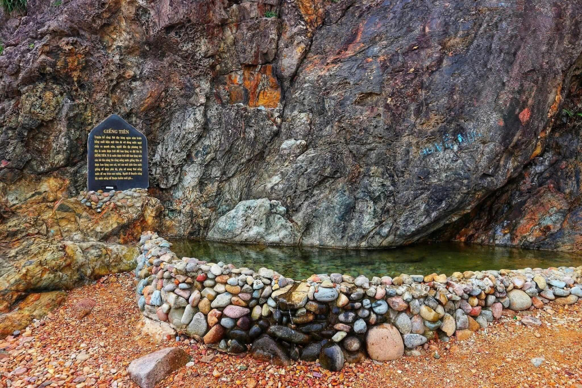 G&acirc;y phẫn nộ v&igrave; mặc bikini tắm Giếng Ti&ecirc;n, Juky San l&ecirc;n tiếng- Ảnh 2.