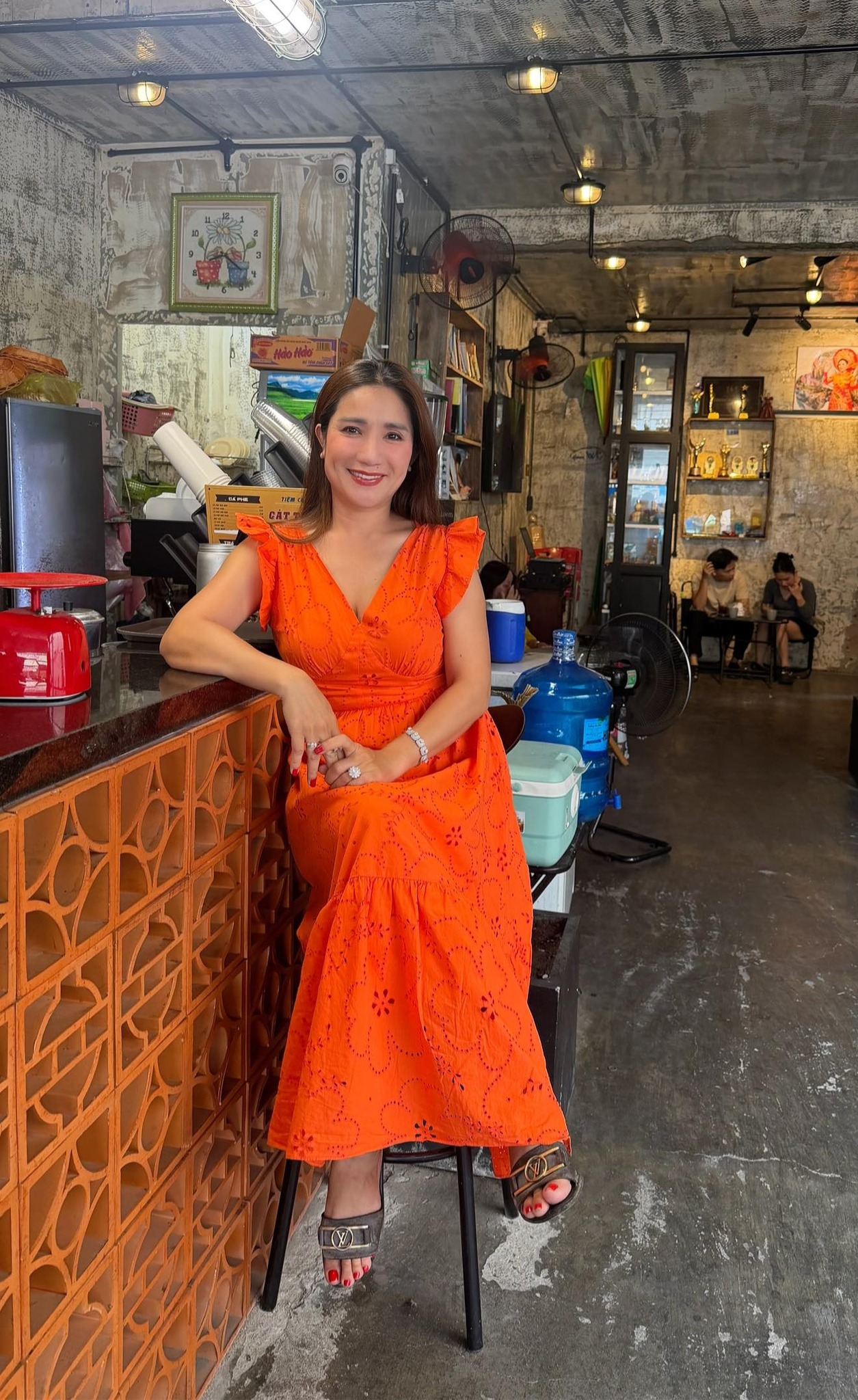 NSƯT C&aacute;t Tường c&ocirc;ng khai nh&agrave; mới ở đường Thống Nhất: 